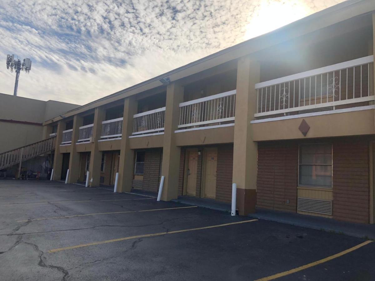 Airport Inn And Suites Tulsa Esterno foto