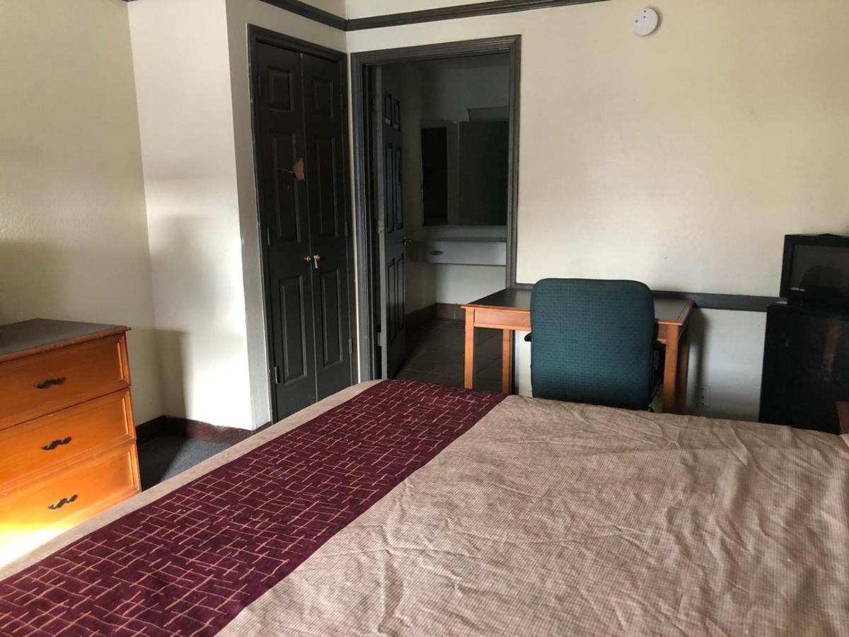 Airport Inn And Suites Tulsa Esterno foto