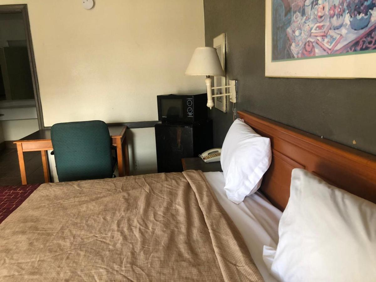 Airport Inn And Suites Tulsa Esterno foto