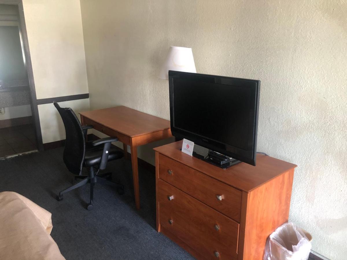 Airport Inn And Suites Tulsa Esterno foto
