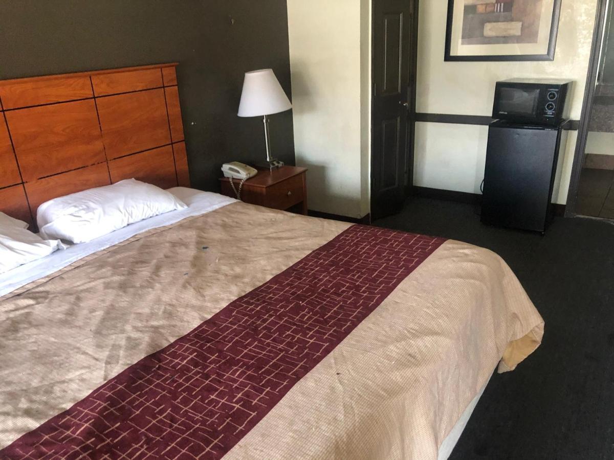 Airport Inn And Suites Tulsa Esterno foto