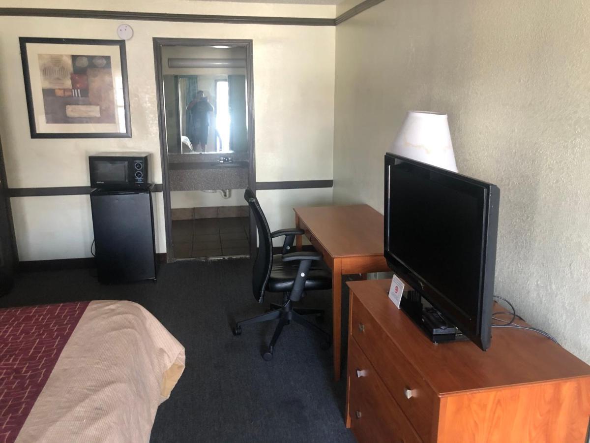 Airport Inn And Suites Tulsa Esterno foto
